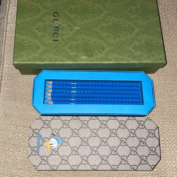 New authentic gucci x / Disney Donald Duck pencil set (limited edition) - Picture 3 of 12